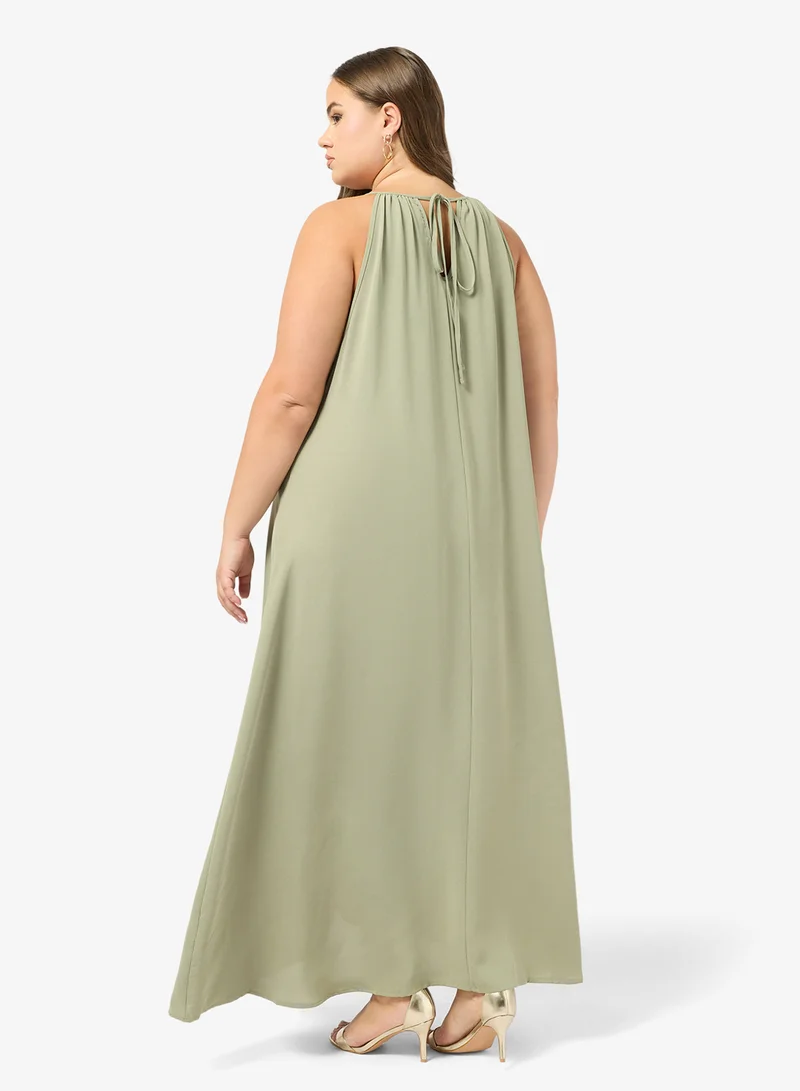 جينجر بلس فستان بياقة هالتر وخط